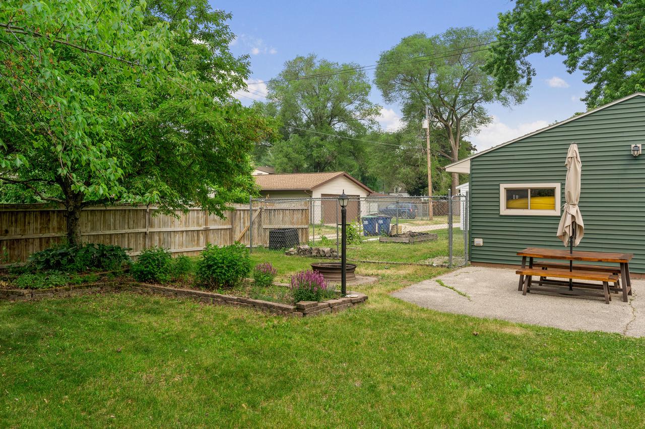 1741 Bainbridge STREET