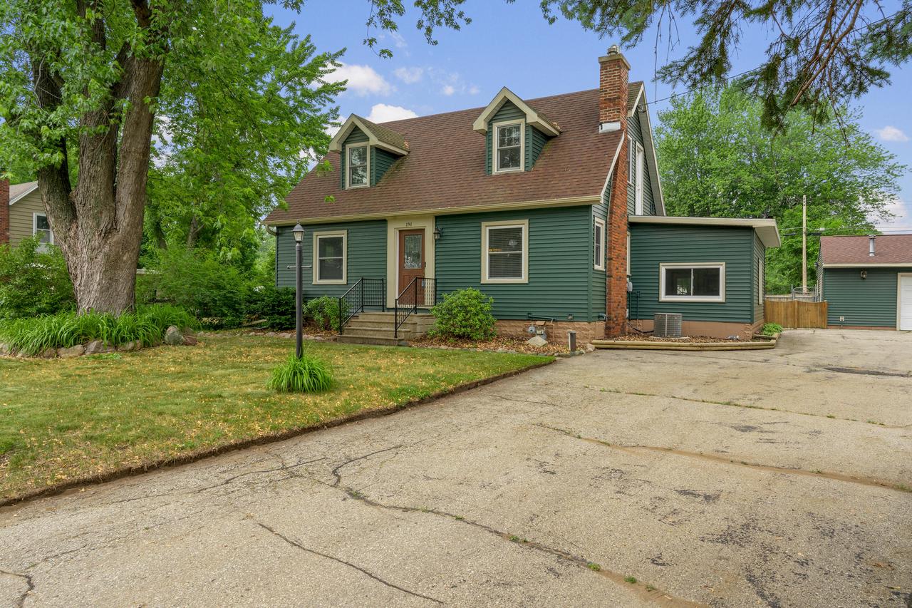 1741 Bainbridge STREET