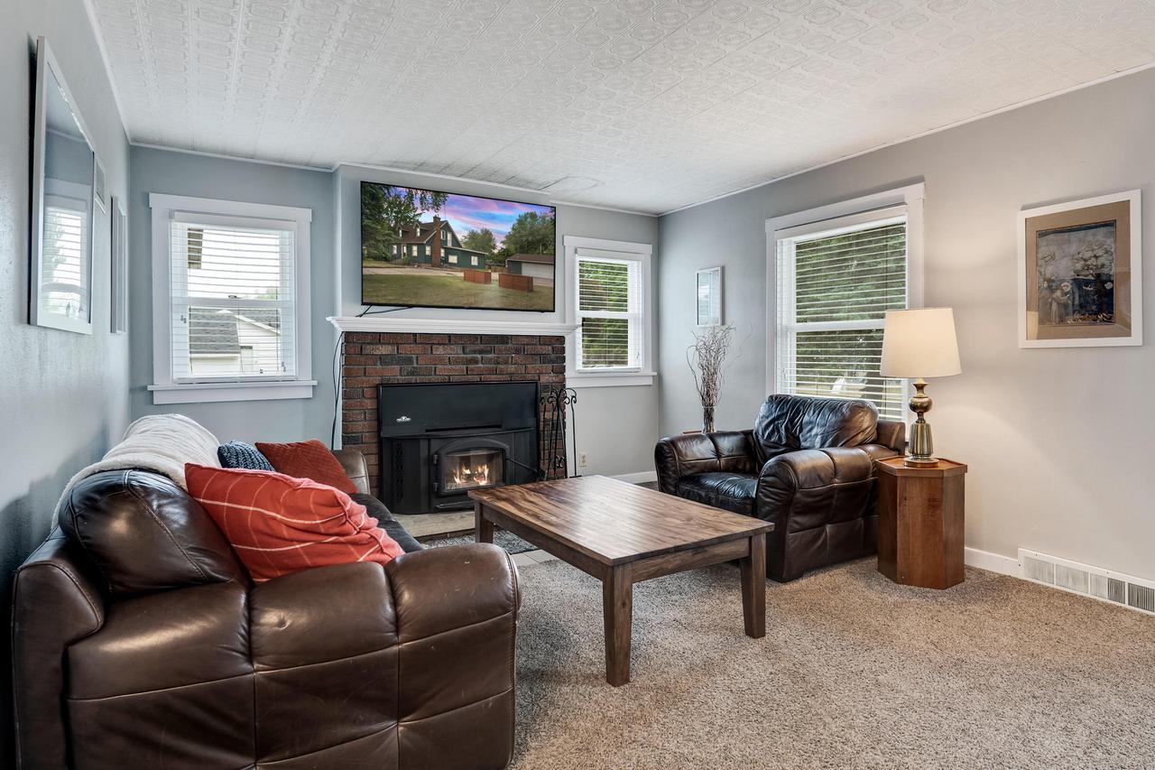 1741 Bainbridge STREET