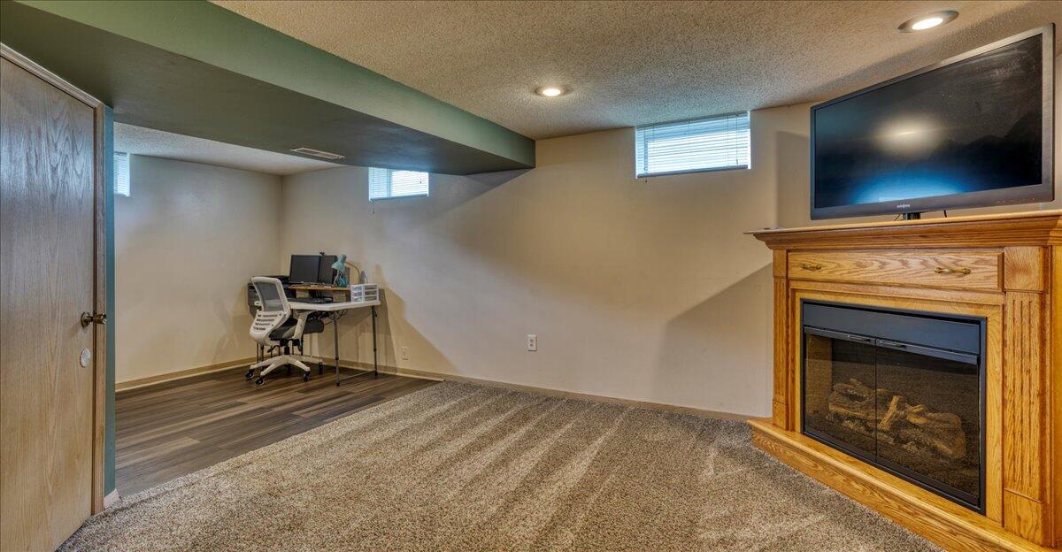 2528 Lakeshore DRIVE