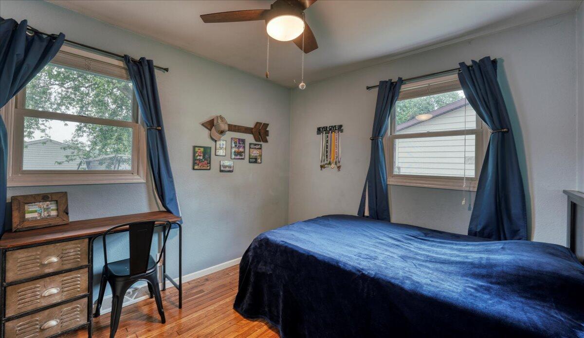 2528 Lakeshore DRIVE