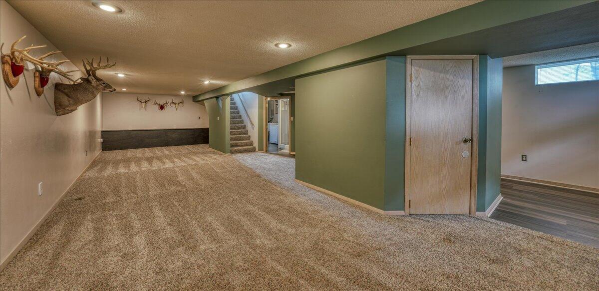 2528 Lakeshore DRIVE