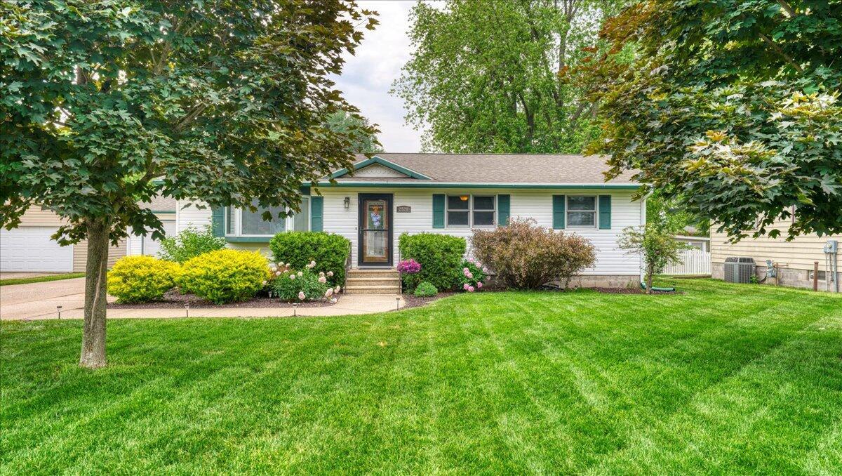 2528 Lakeshore DRIVE