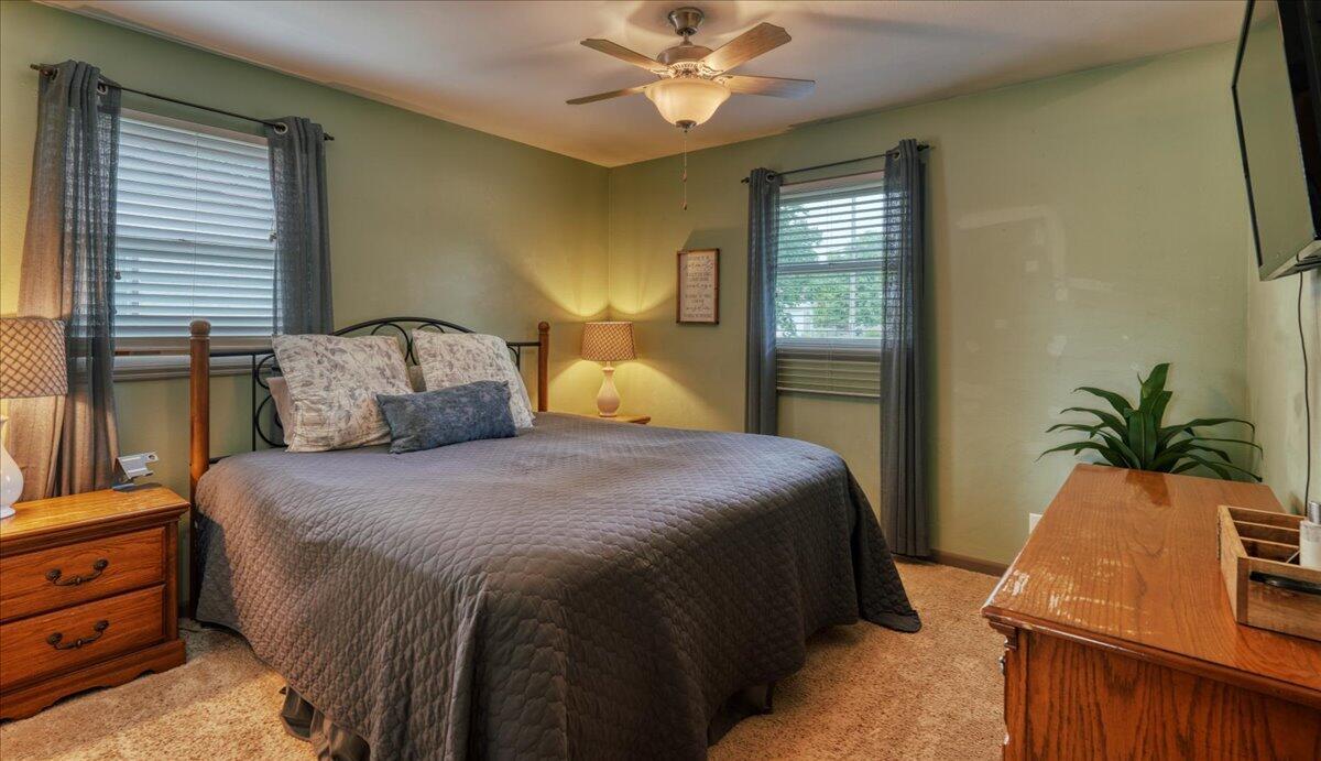 2528 Lakeshore DRIVE