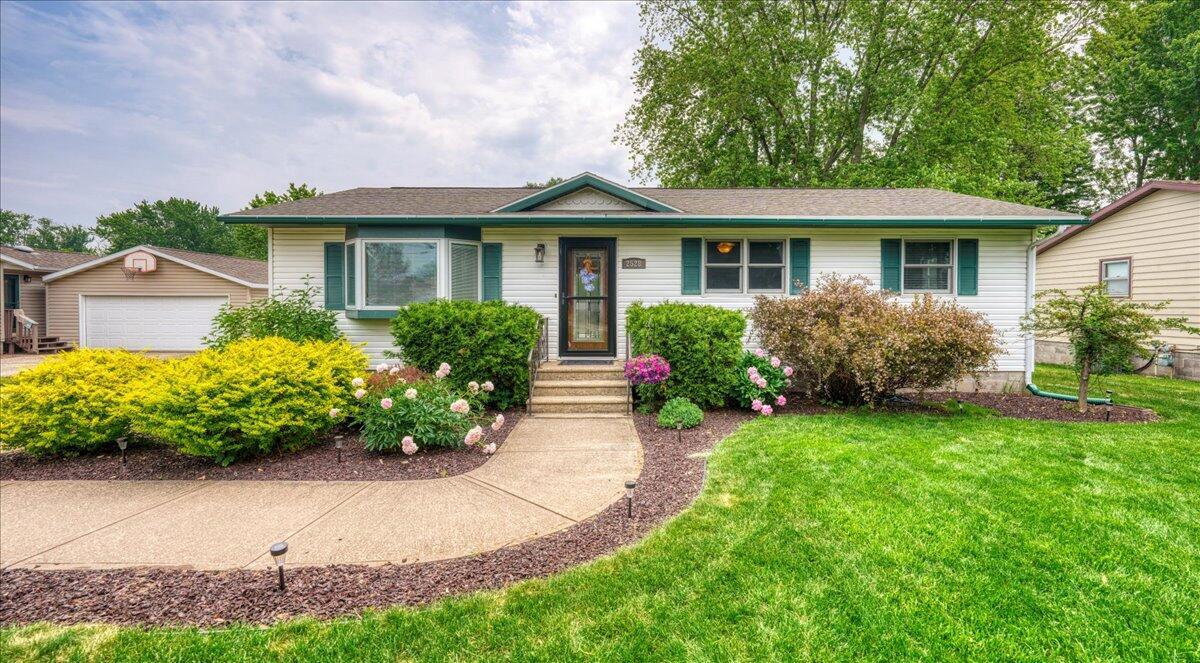 2528 Lakeshore DRIVE