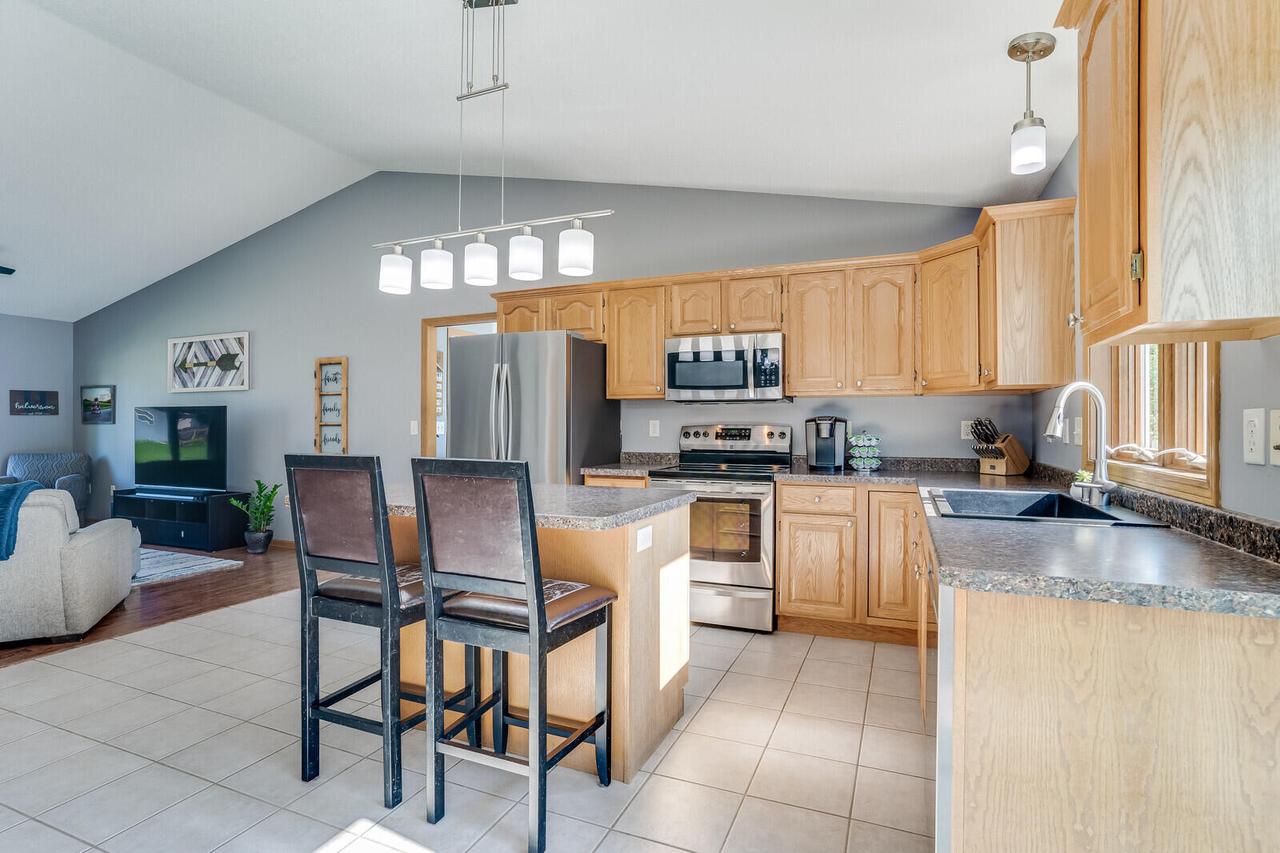 905 3rd AVENUE EAST East