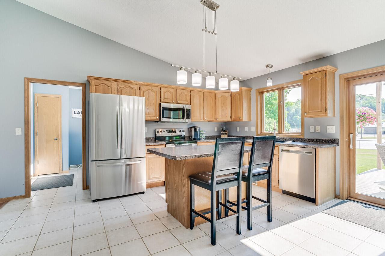 905 3rd AVENUE EAST East