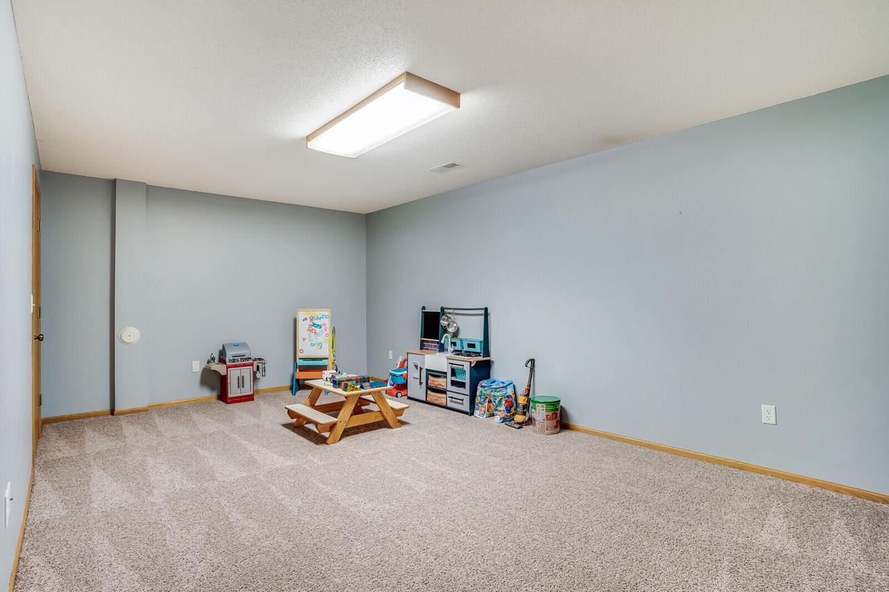 905 3rd AVENUE EAST East