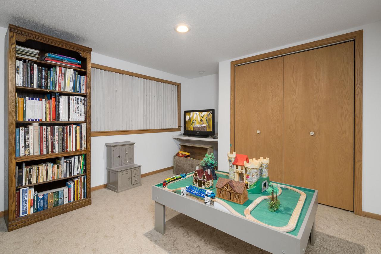 3305 Glendale AVENUE