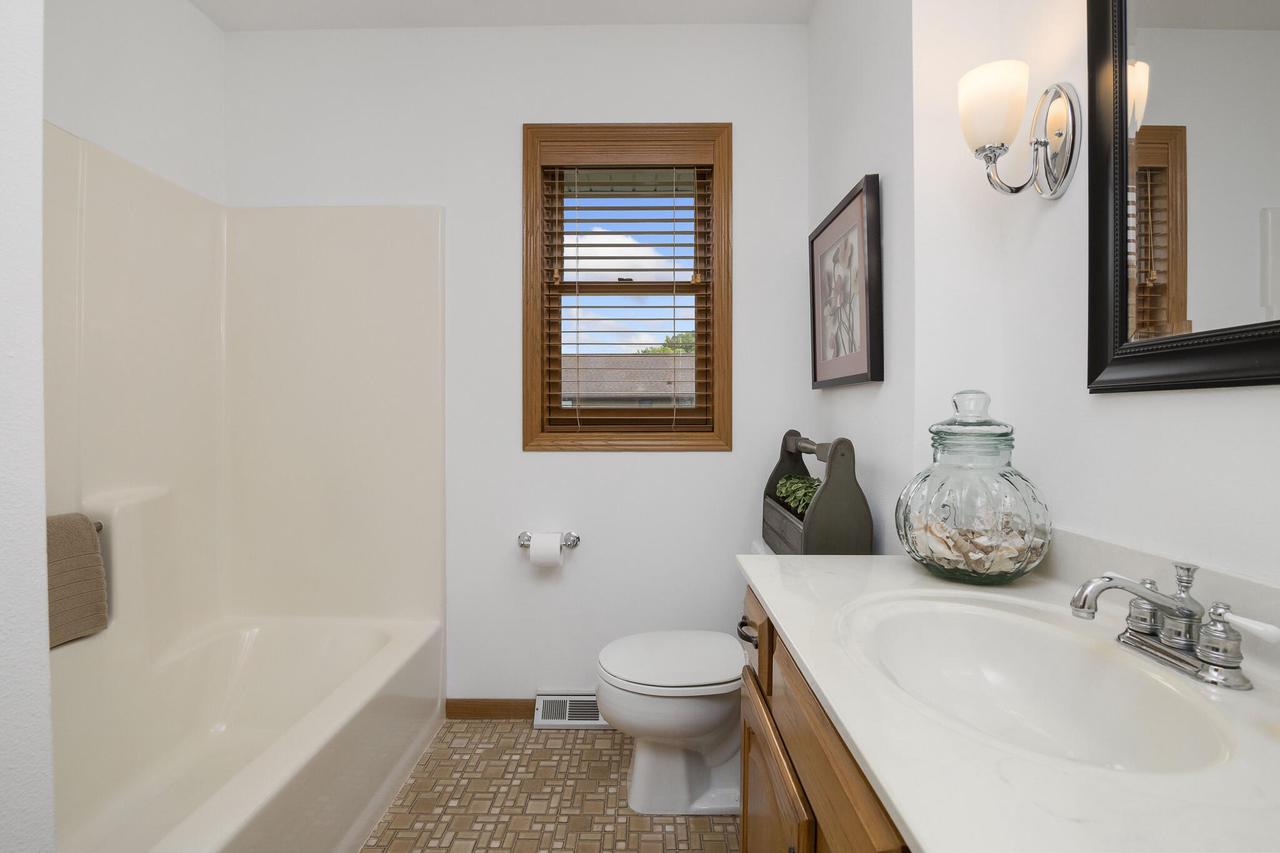 3305 Glendale AVENUE