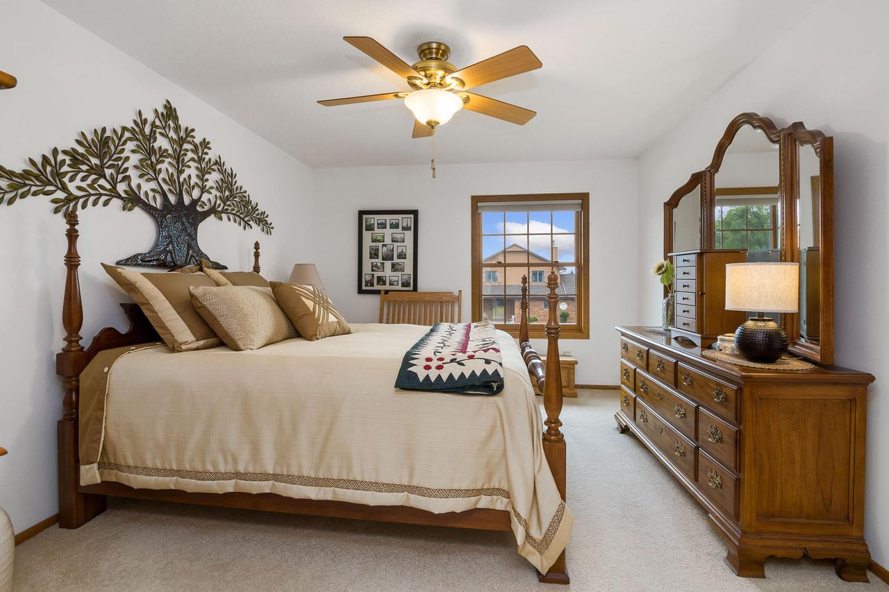 3305 Glendale AVENUE