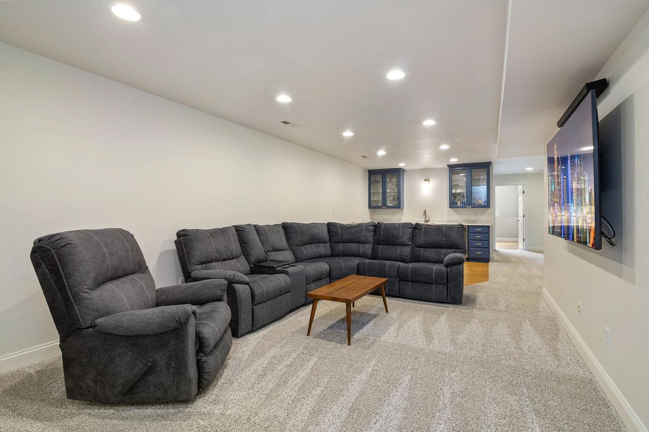 411 McHugh STREET EAST East