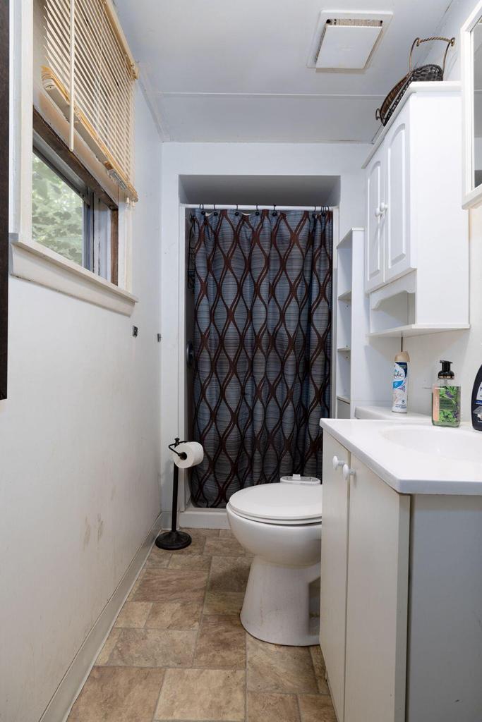 2516 East AVENUE SOUTH South