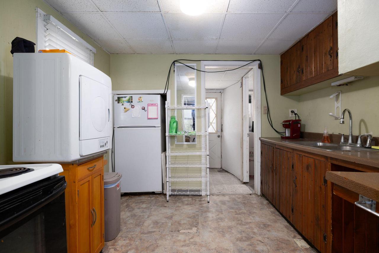 2516 East AVENUE SOUTH South