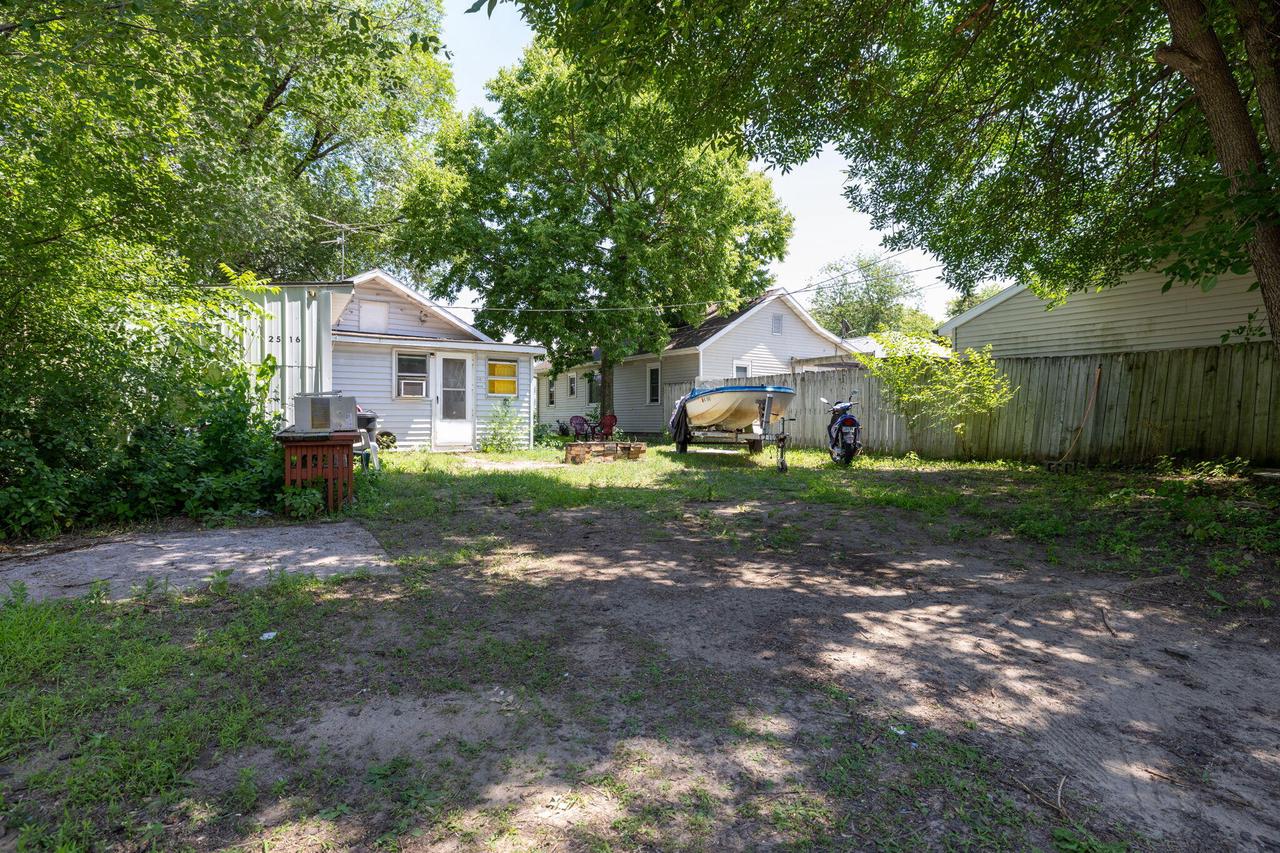 2516 East AVENUE SOUTH South