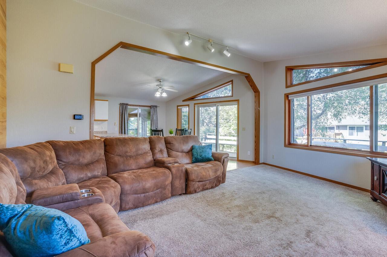 312 Gaarder ROAD EAST East