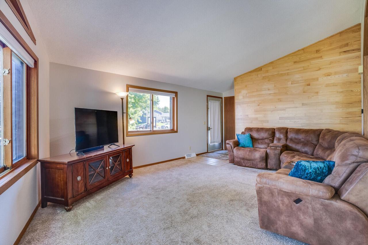 312 Gaarder ROAD EAST East