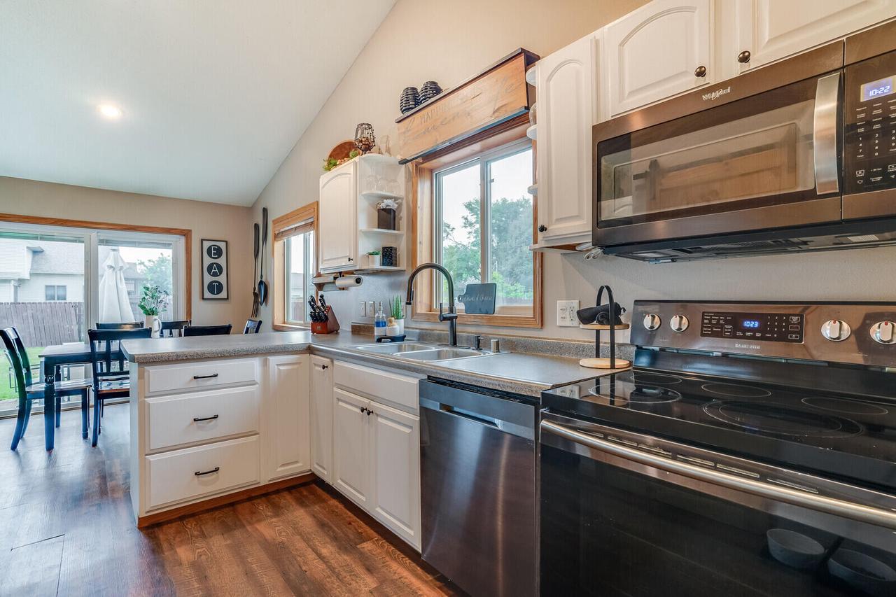 137 Vera LANE NORTH North