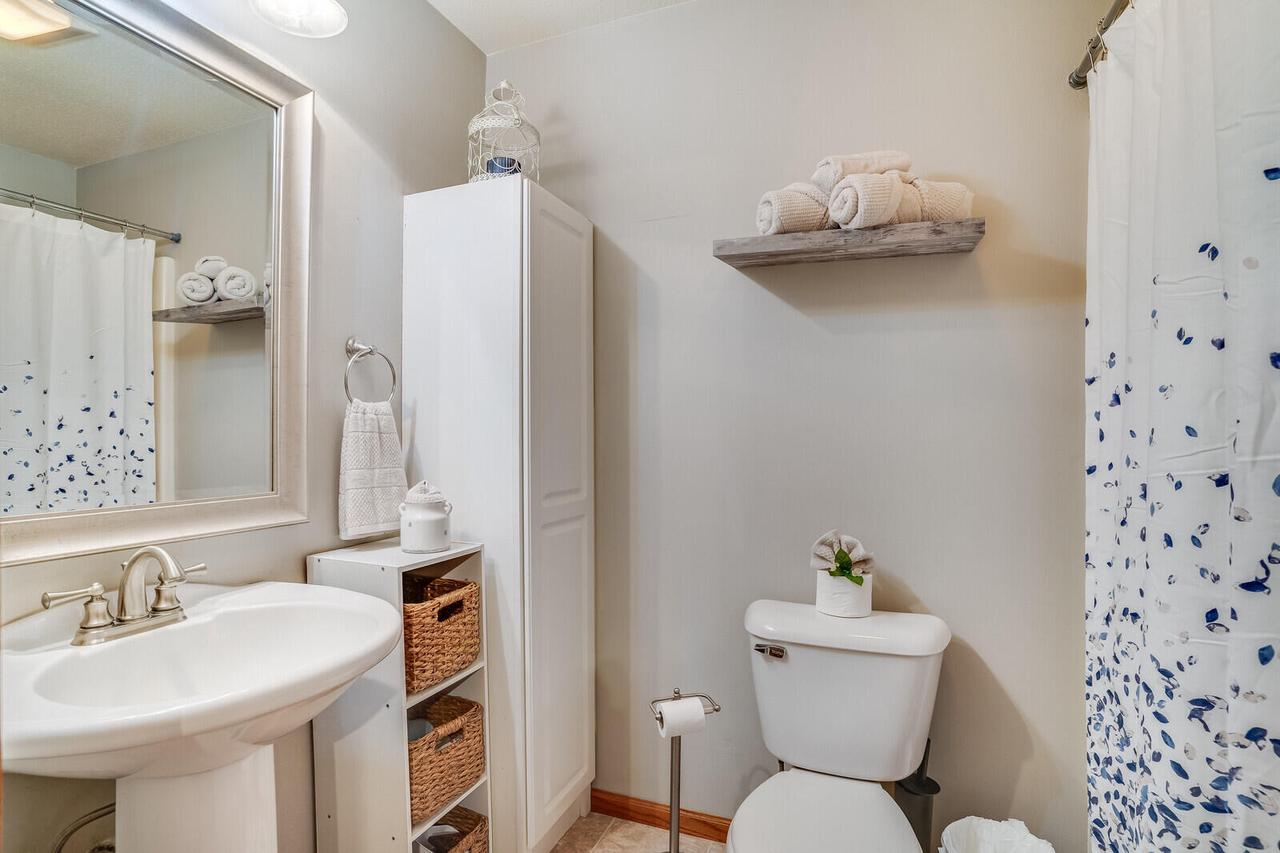 137 Vera LANE NORTH North