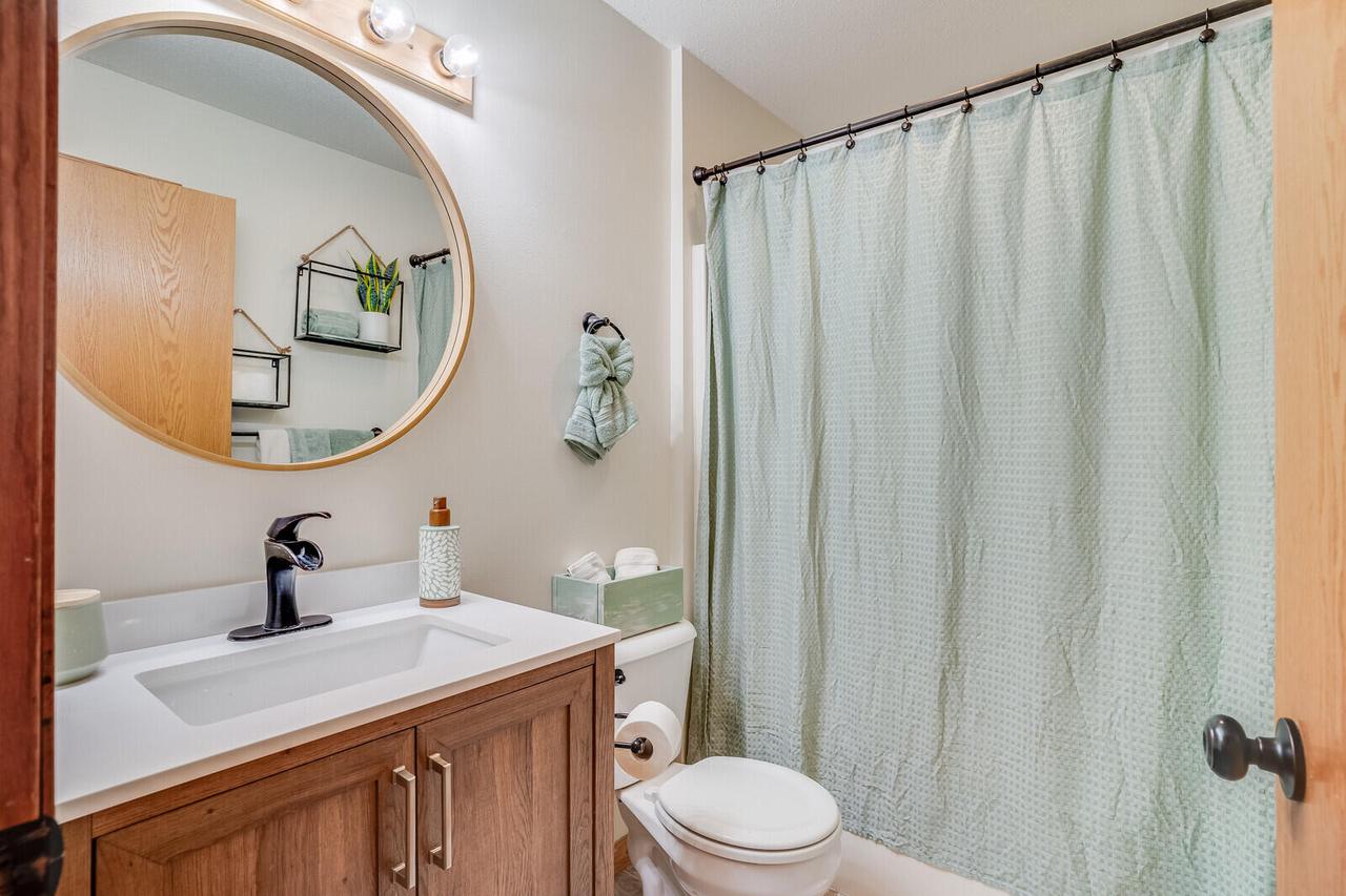 137 Vera LANE NORTH North