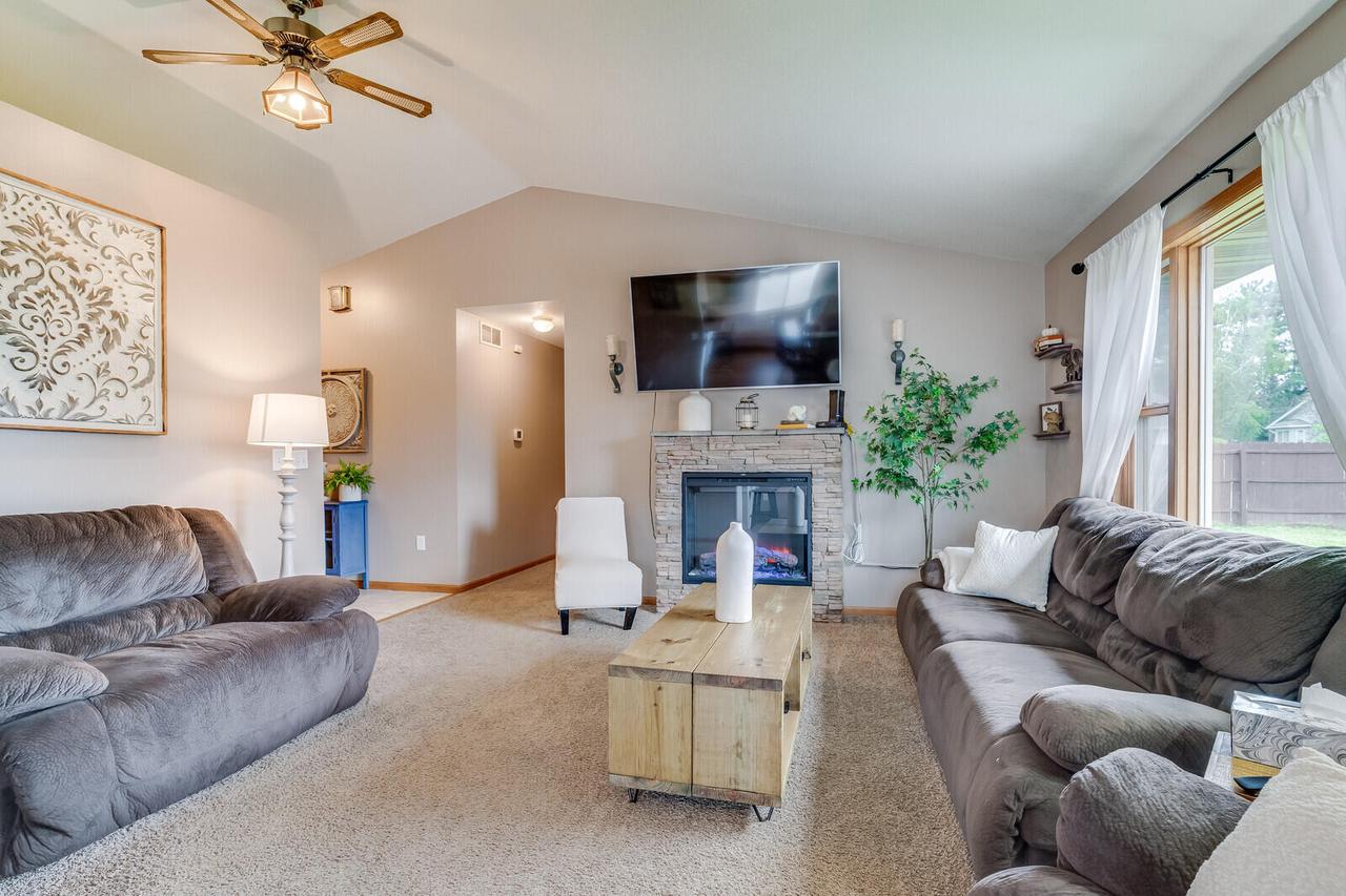 137 Vera LANE NORTH North