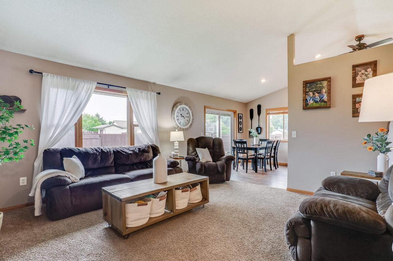 137 Vera LANE NORTH North