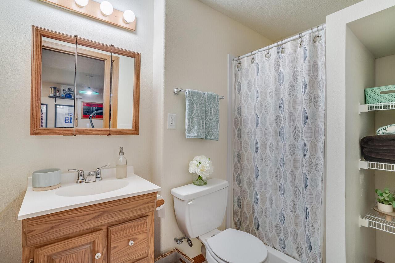 137 Vera LANE NORTH North