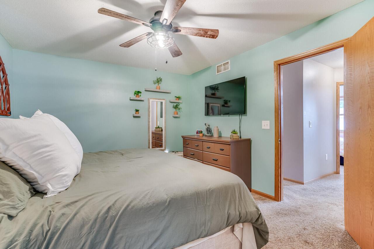 137 Vera LANE NORTH North