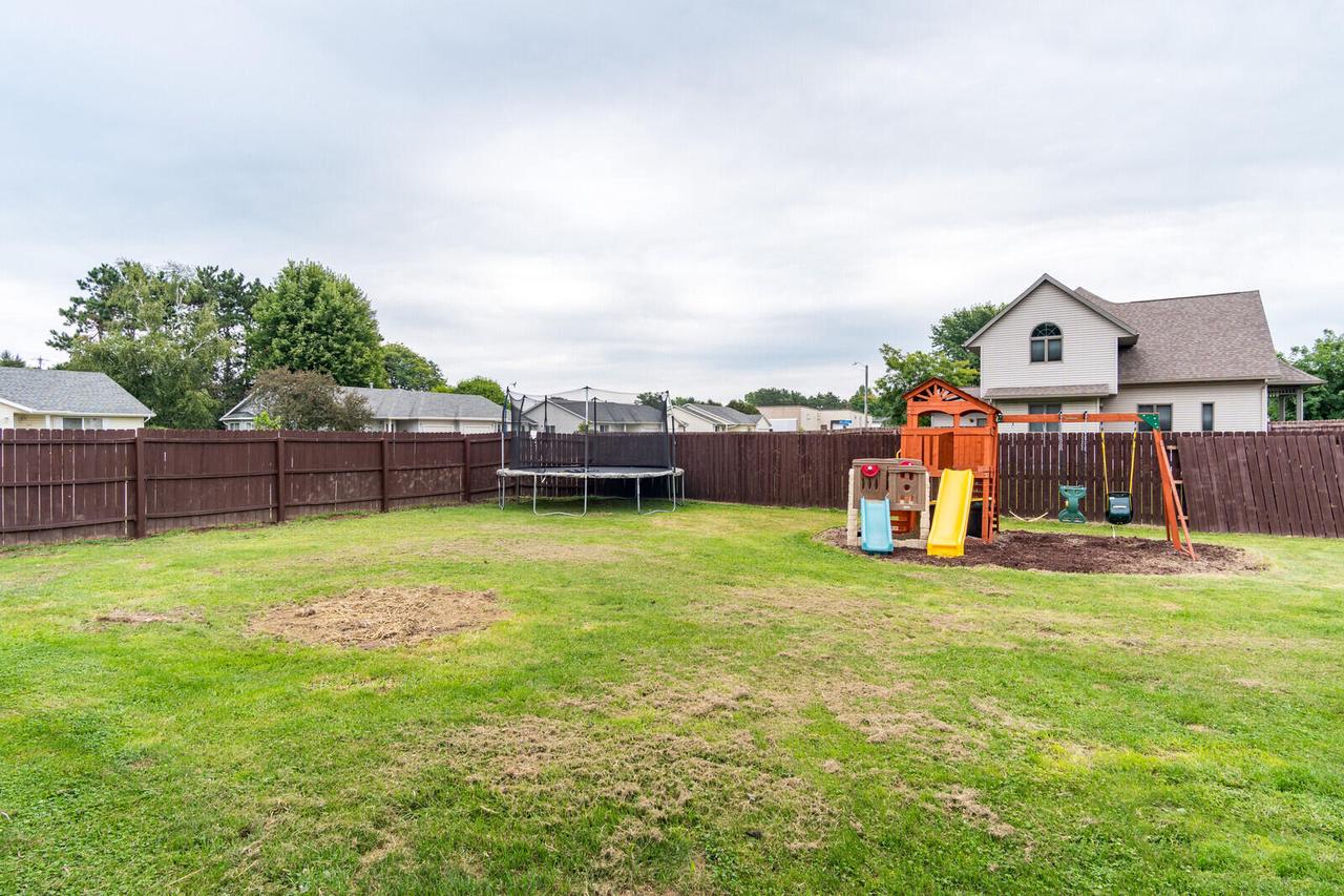 137 Vera LANE NORTH North