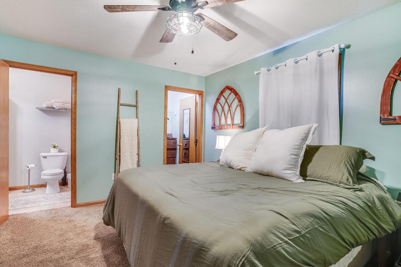 137 Vera LANE NORTH North