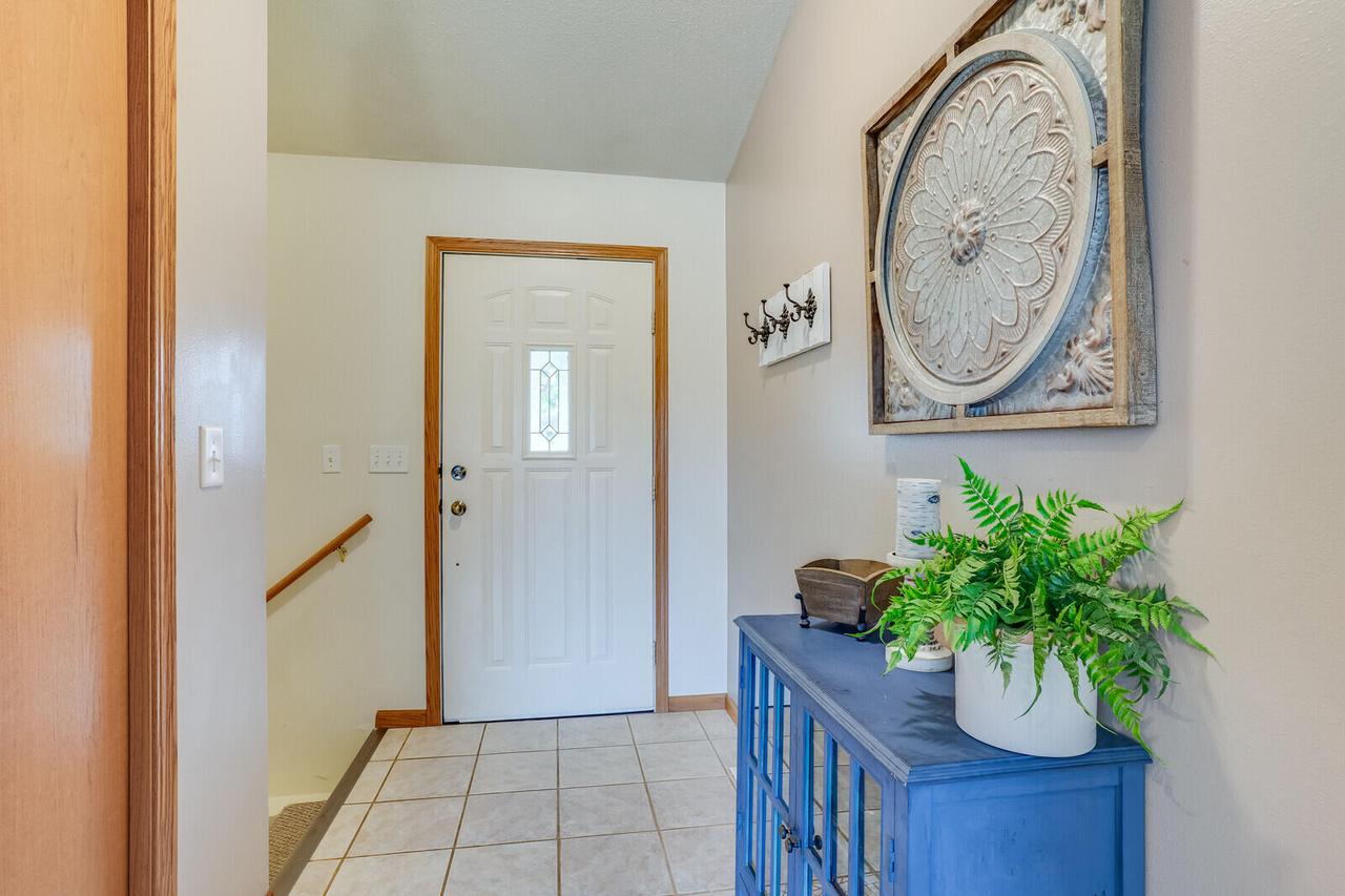 137 Vera LANE NORTH North