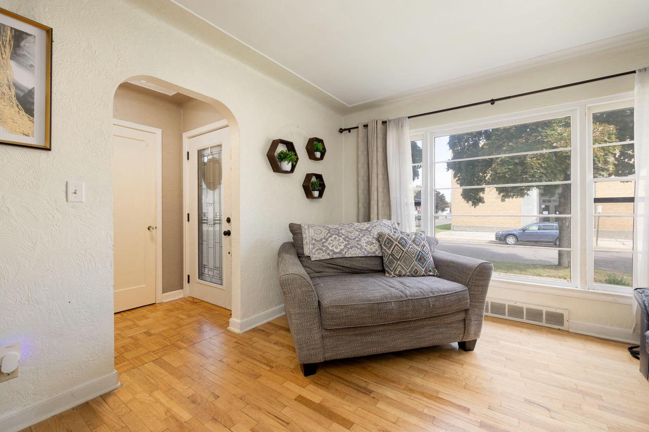 1902 Redfield STREET