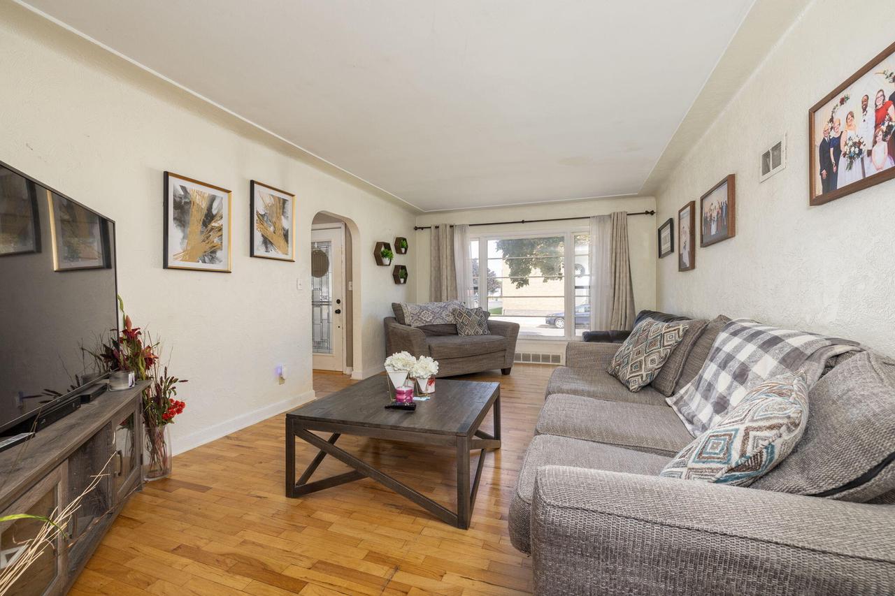 1902 Redfield STREET