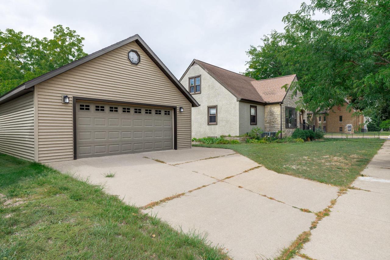 1902 Redfield STREET