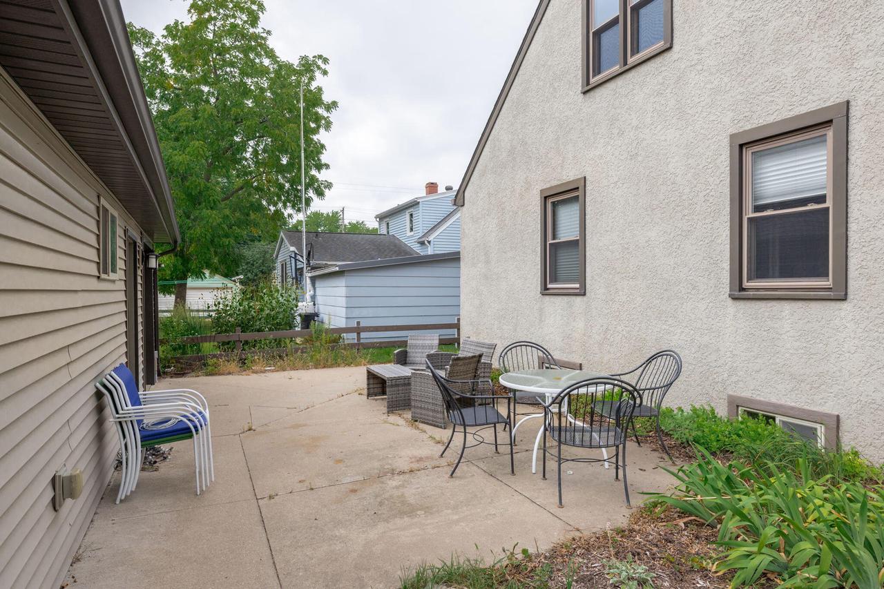 1902 Redfield STREET