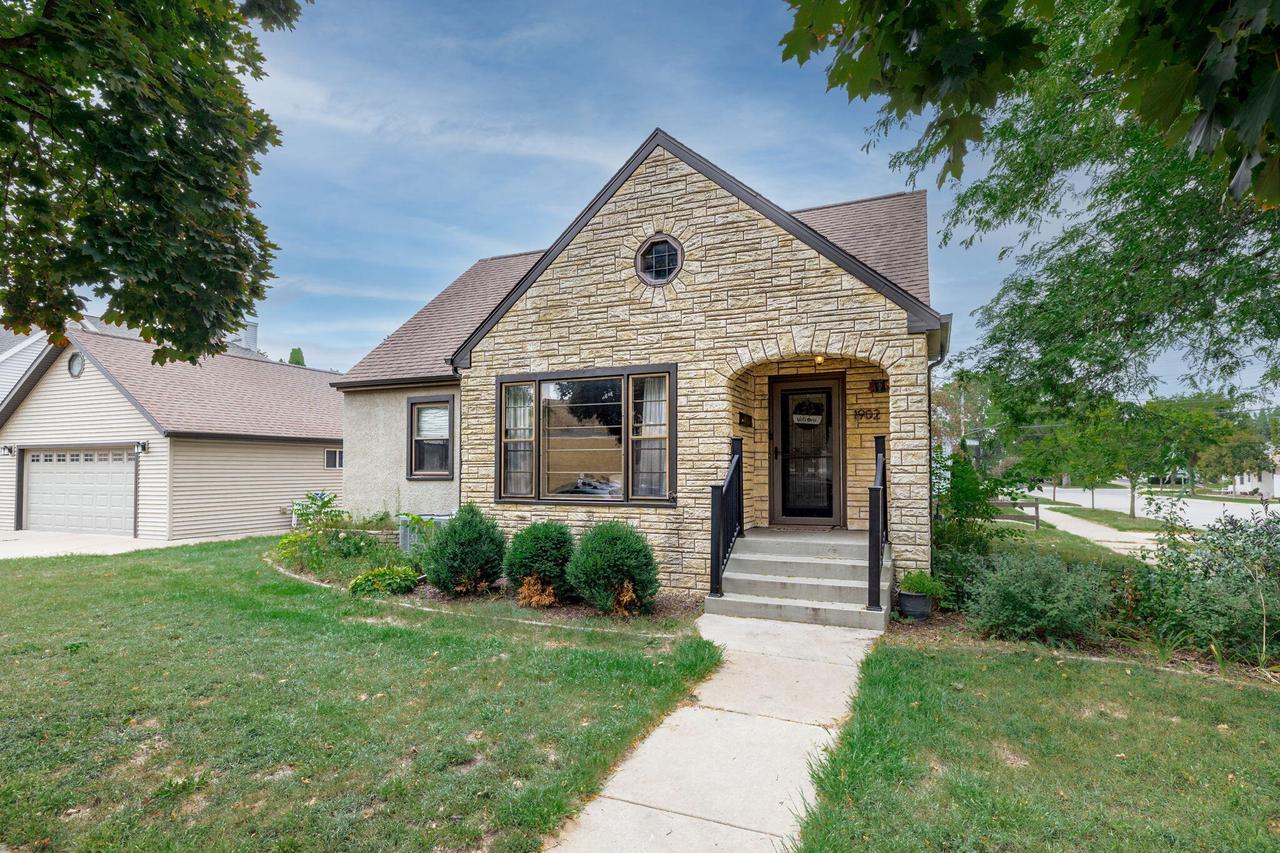 1902 Redfield STREET