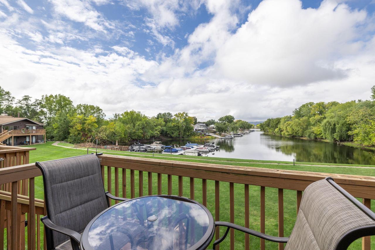 1343 Lauderdale PLACE