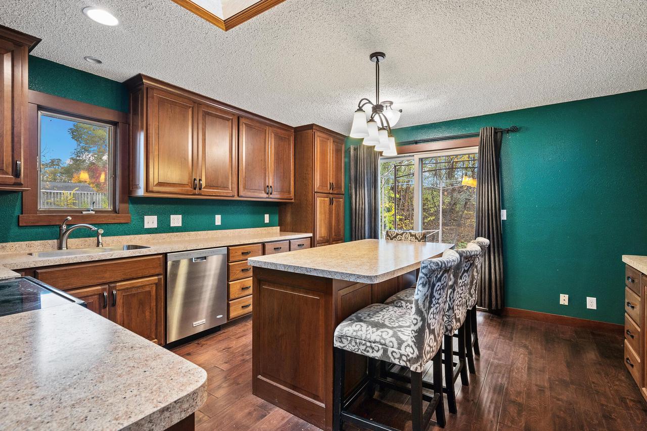 408 6th AVENUE NORTH North