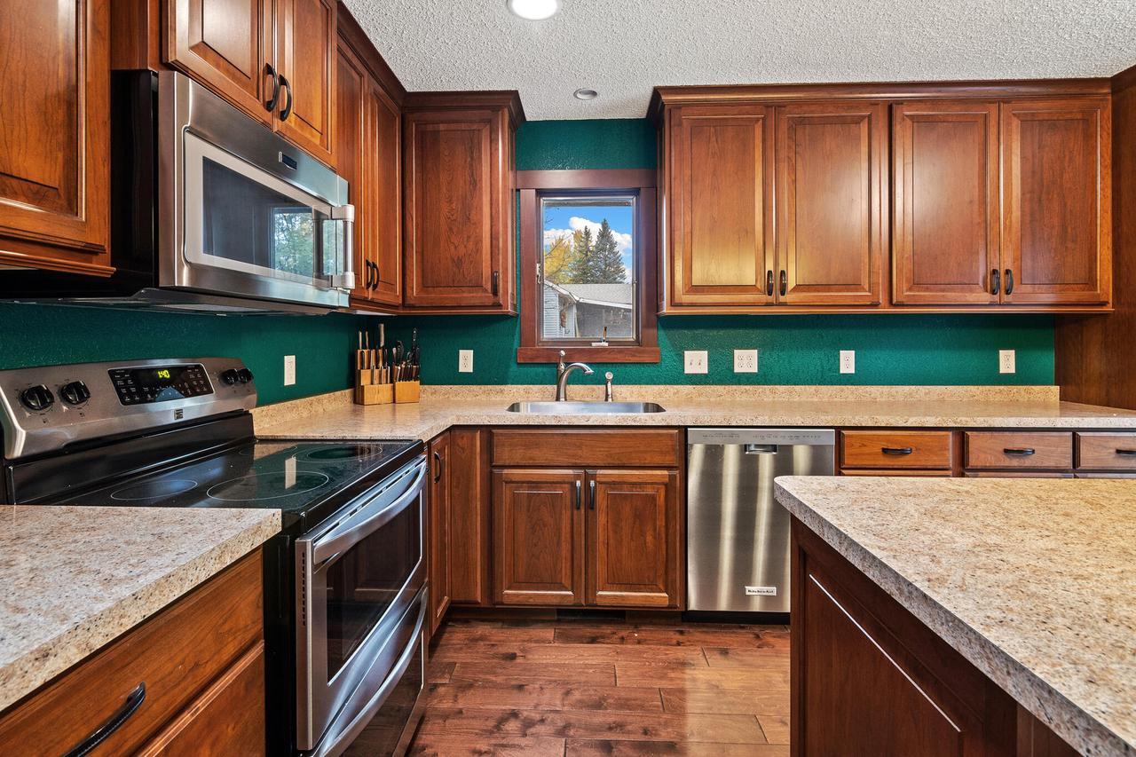 408 6th AVENUE NORTH North