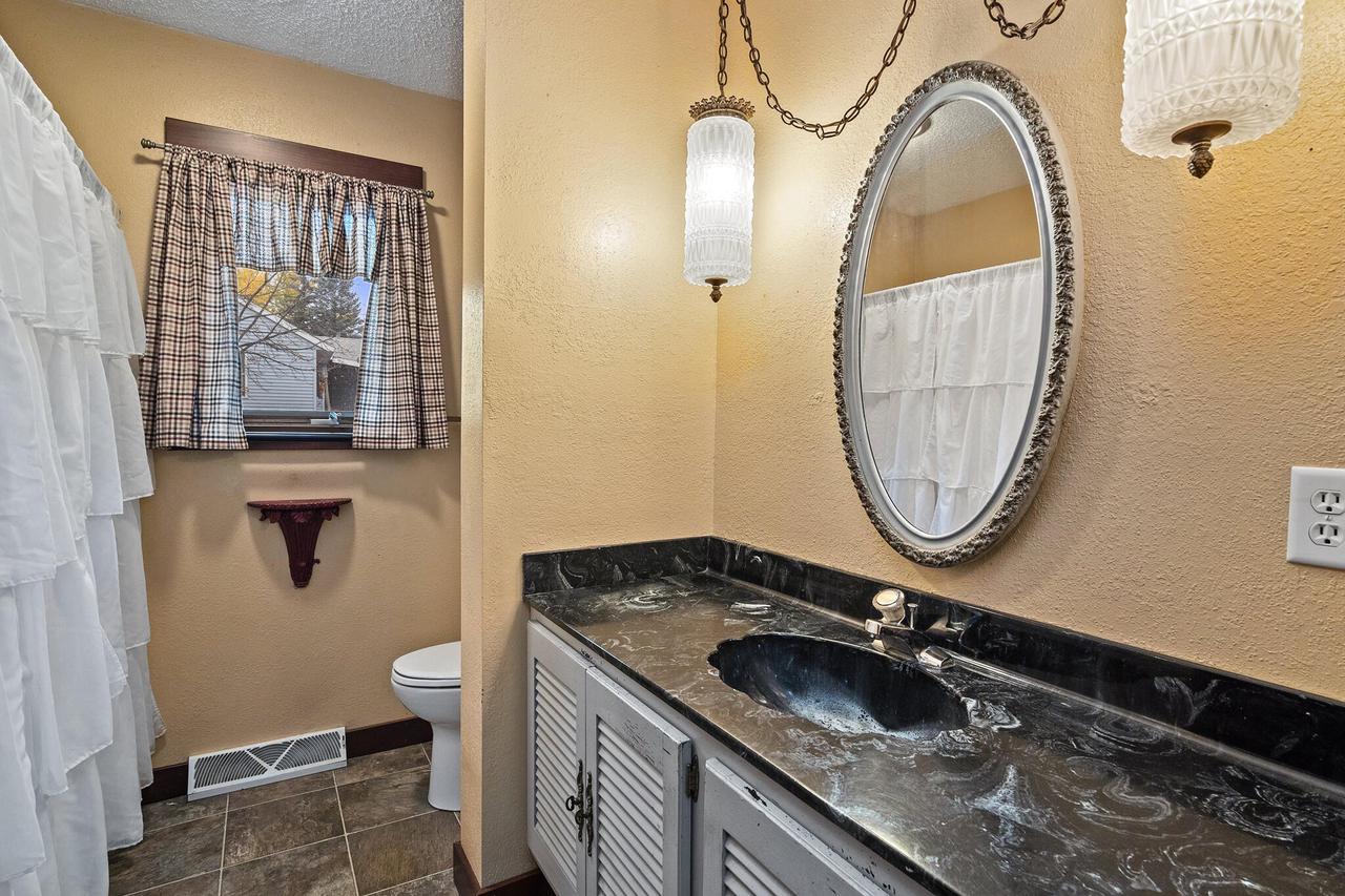 408 6th AVENUE NORTH North