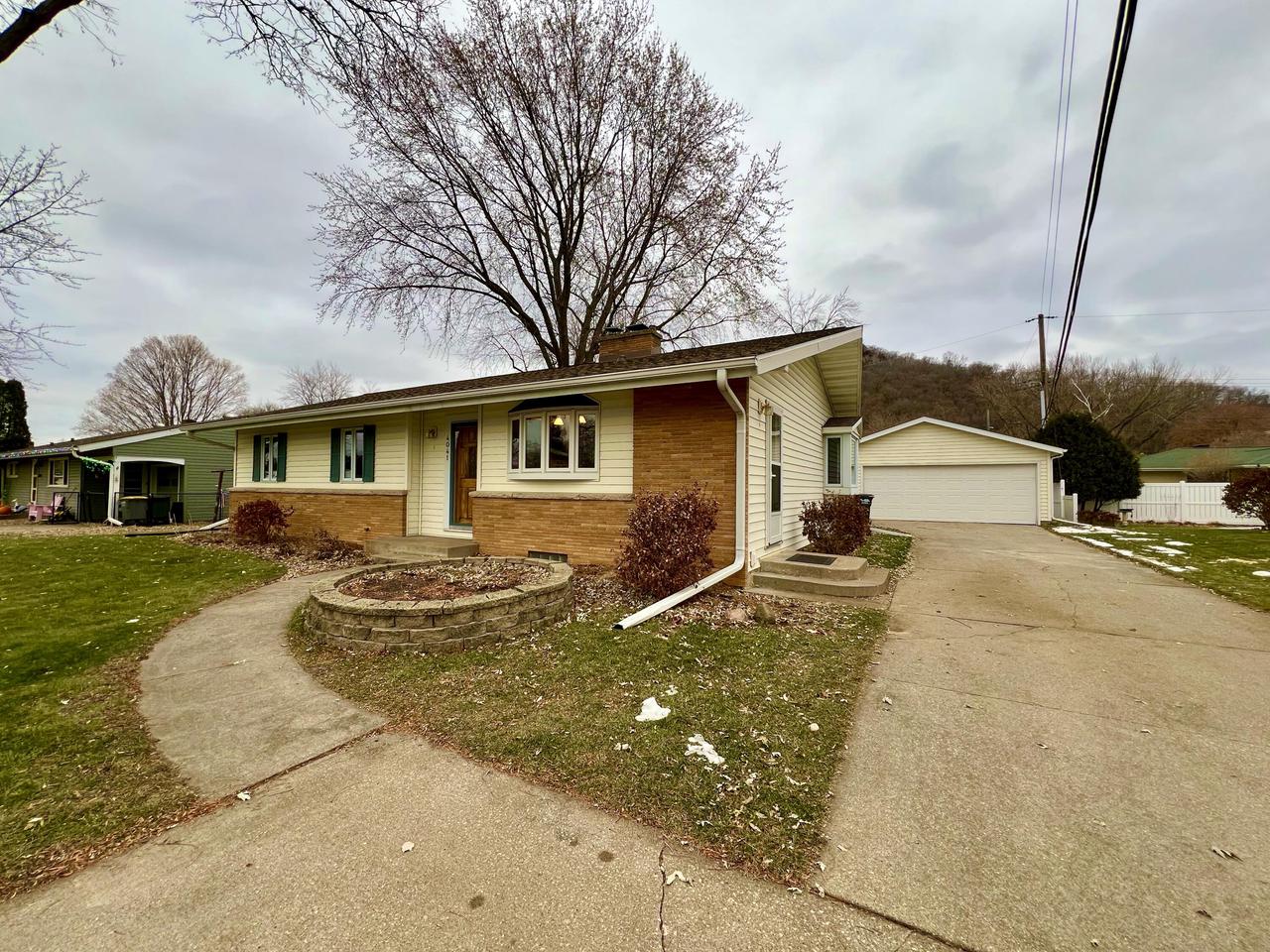 4041 Glenhaven DRIVE