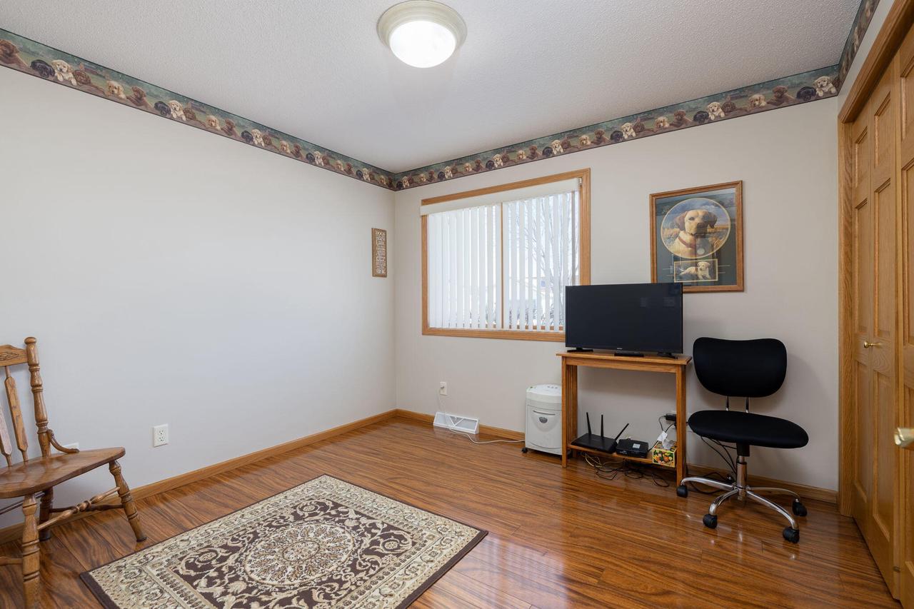 1527 Cliffview AVENUE