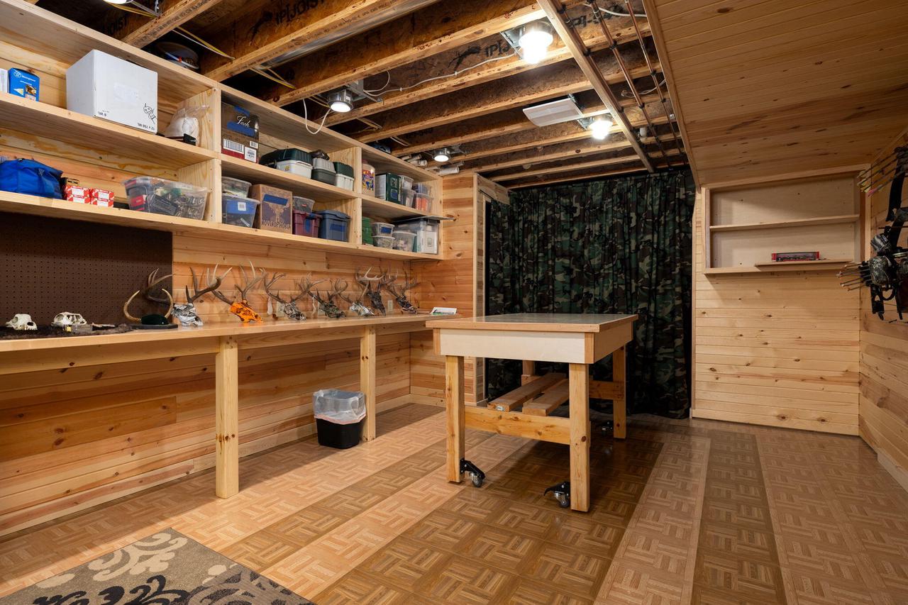 1527 Cliffview AVENUE