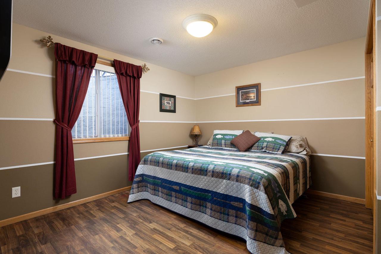 1527 Cliffview AVENUE