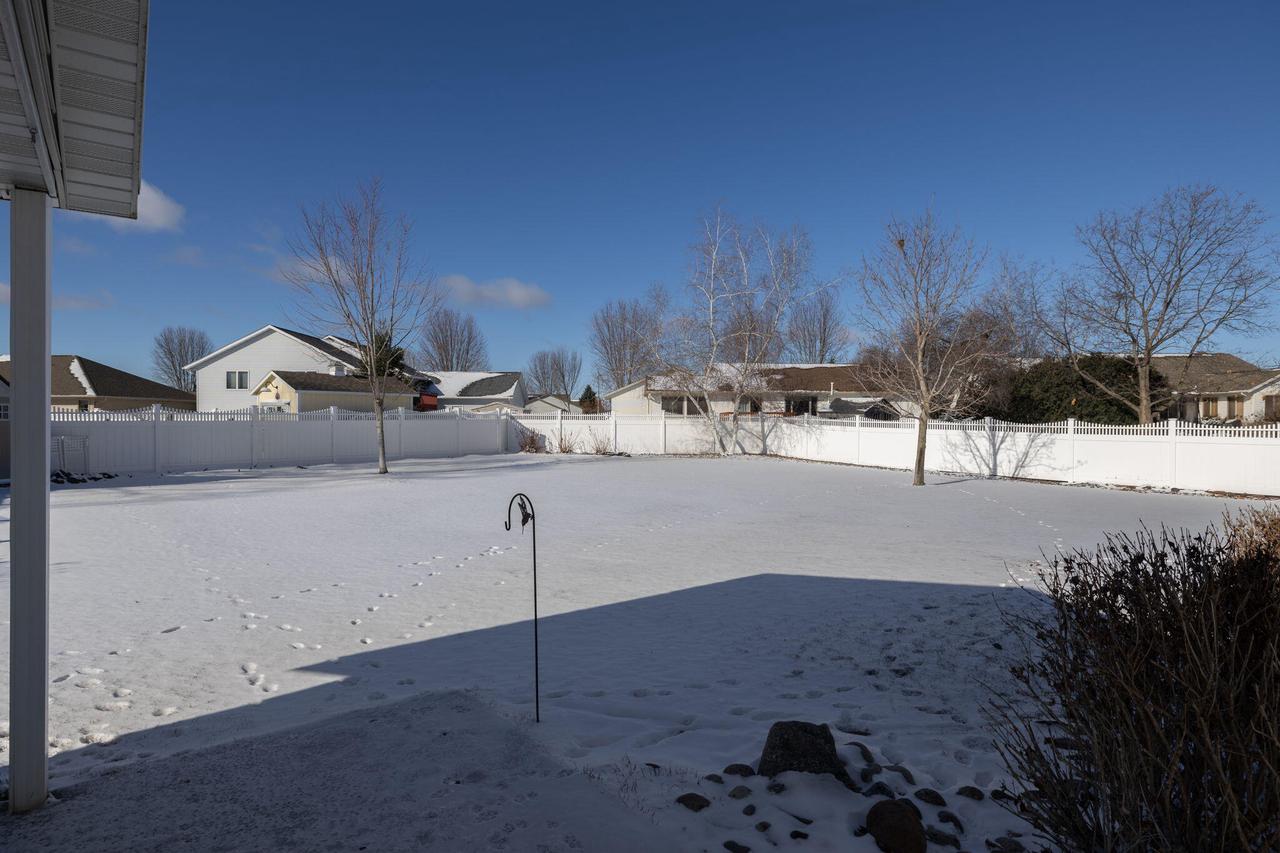 1527 Cliffview AVENUE