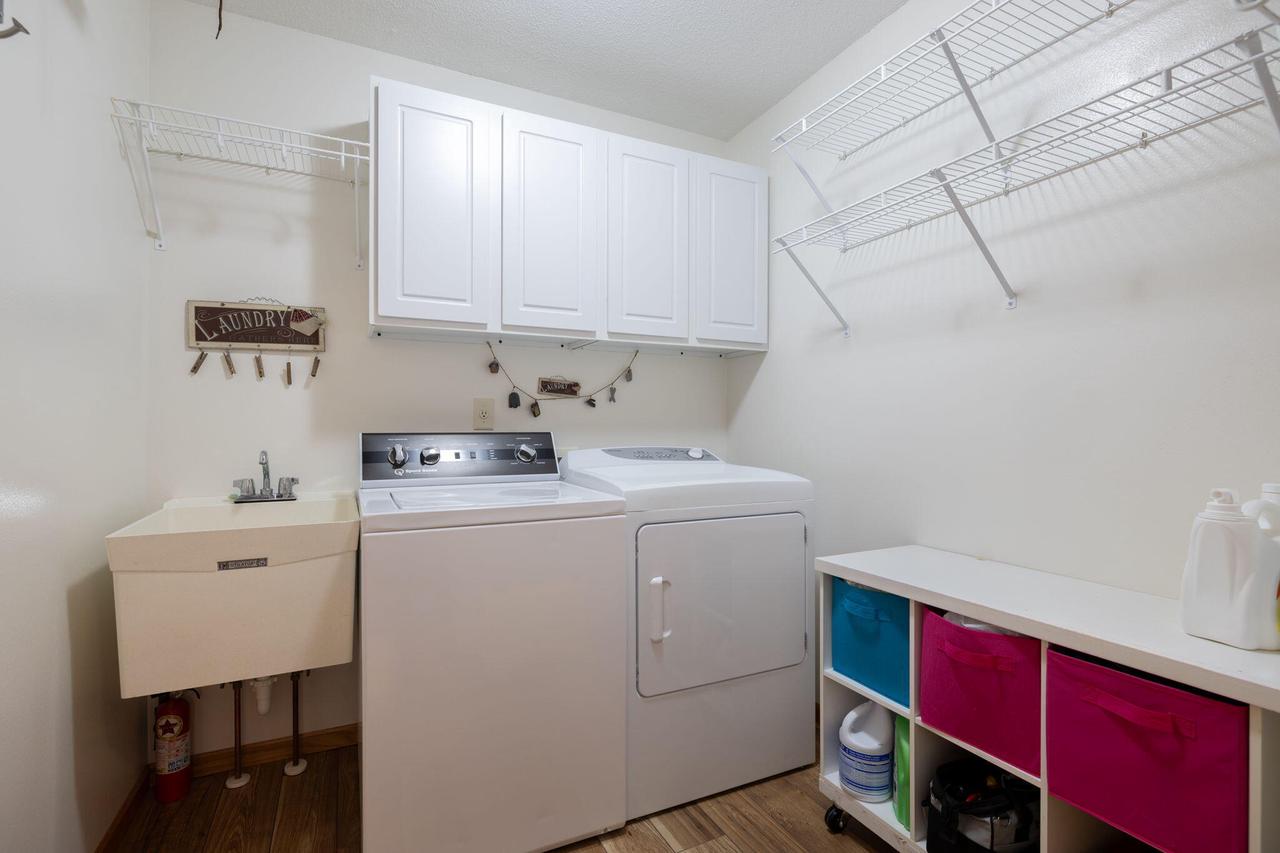 1527 Cliffview AVENUE