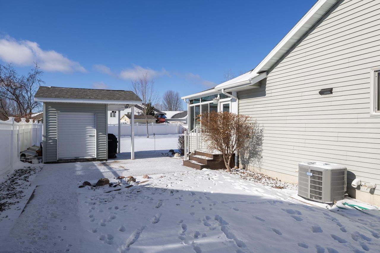 1527 Cliffview AVENUE