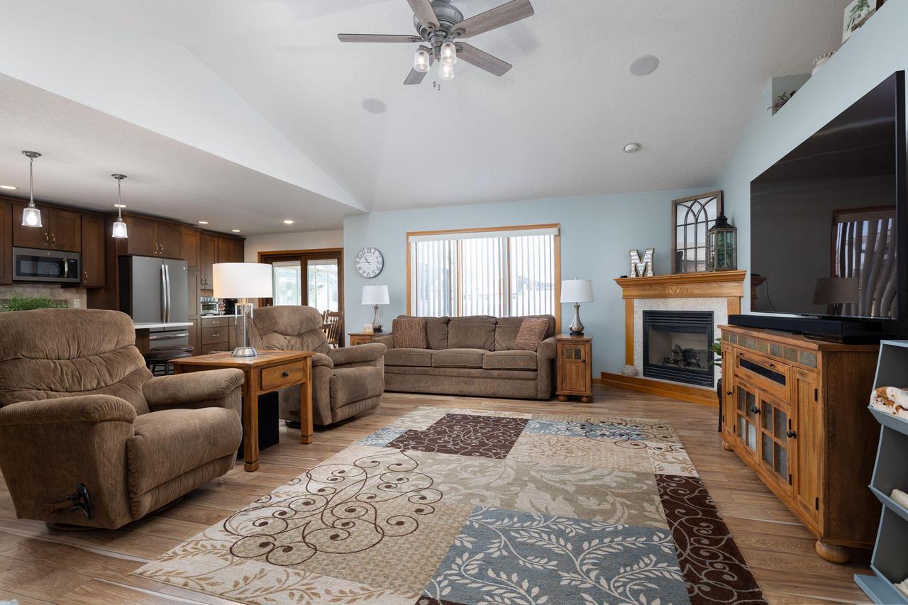 1527 Cliffview AVENUE