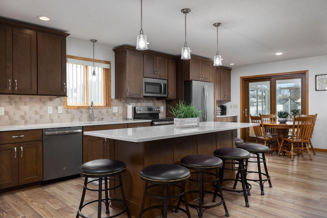 1527 Cliffview AVENUE