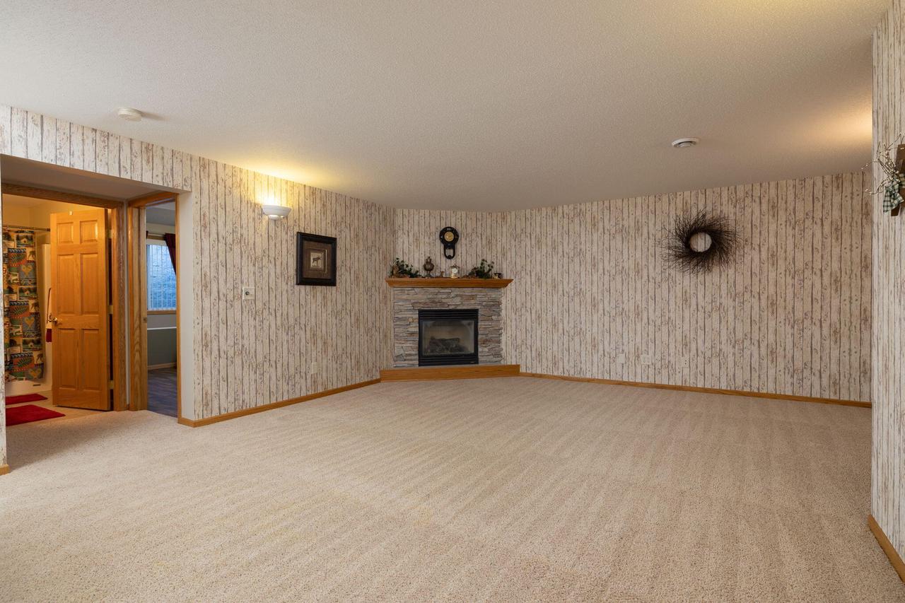 1527 Cliffview AVENUE